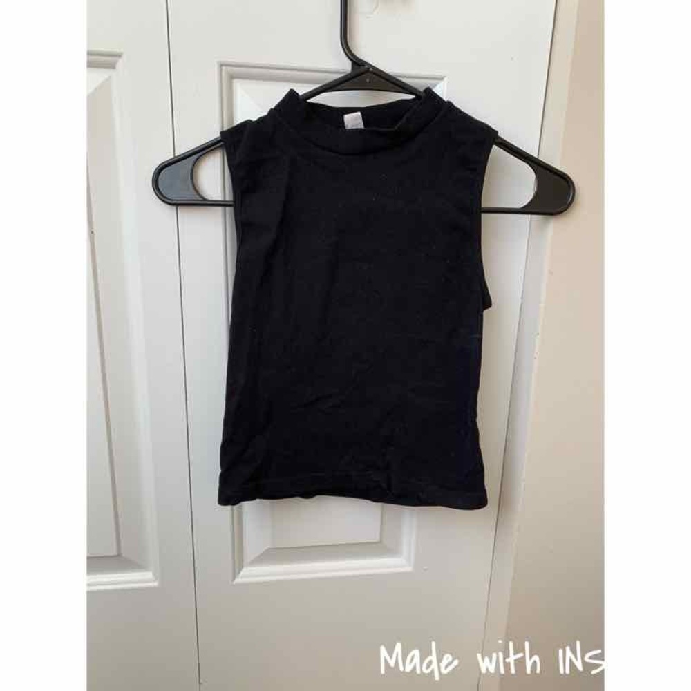Black crop top